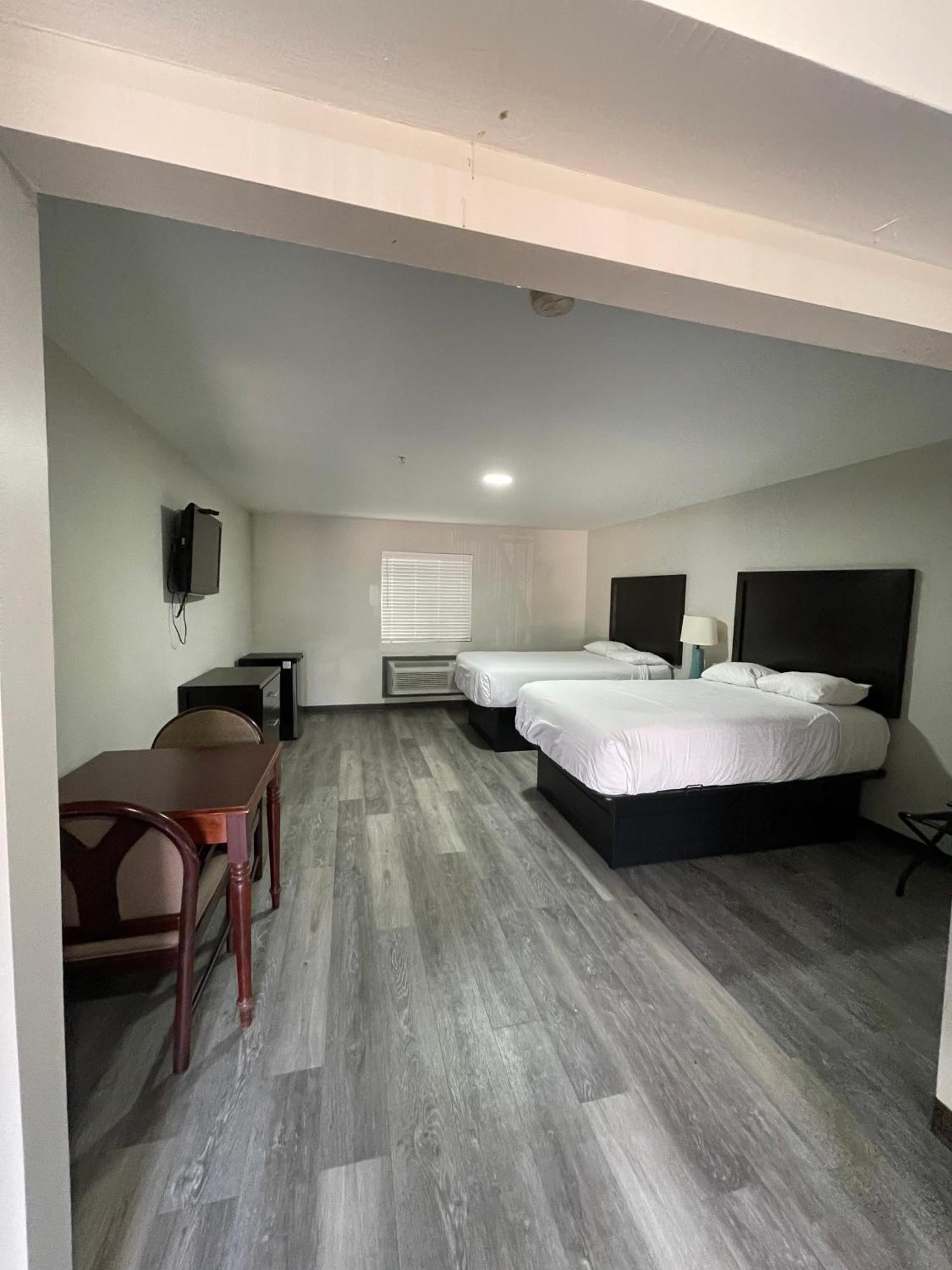 High Falls Inn & Suites Buitenkant foto