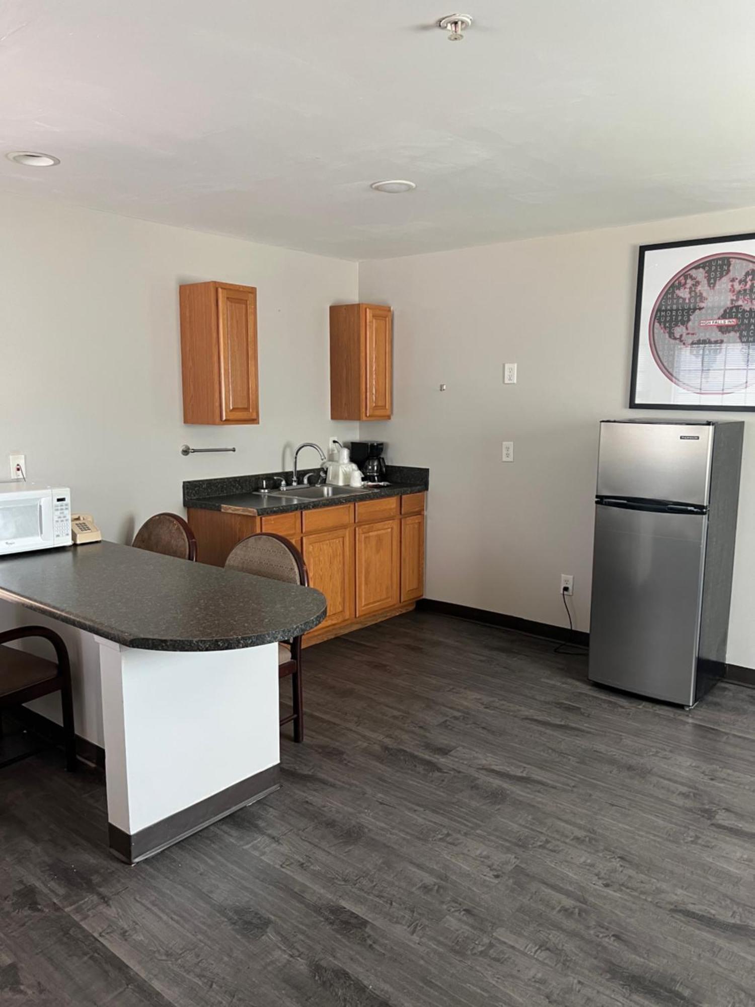 High Falls Inn & Suites Buitenkant foto