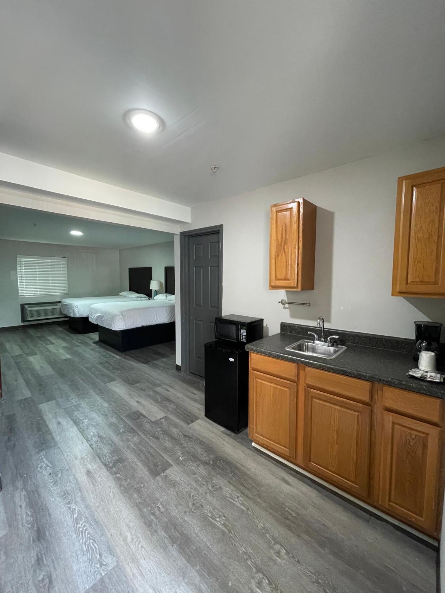High Falls Inn & Suites Buitenkant foto