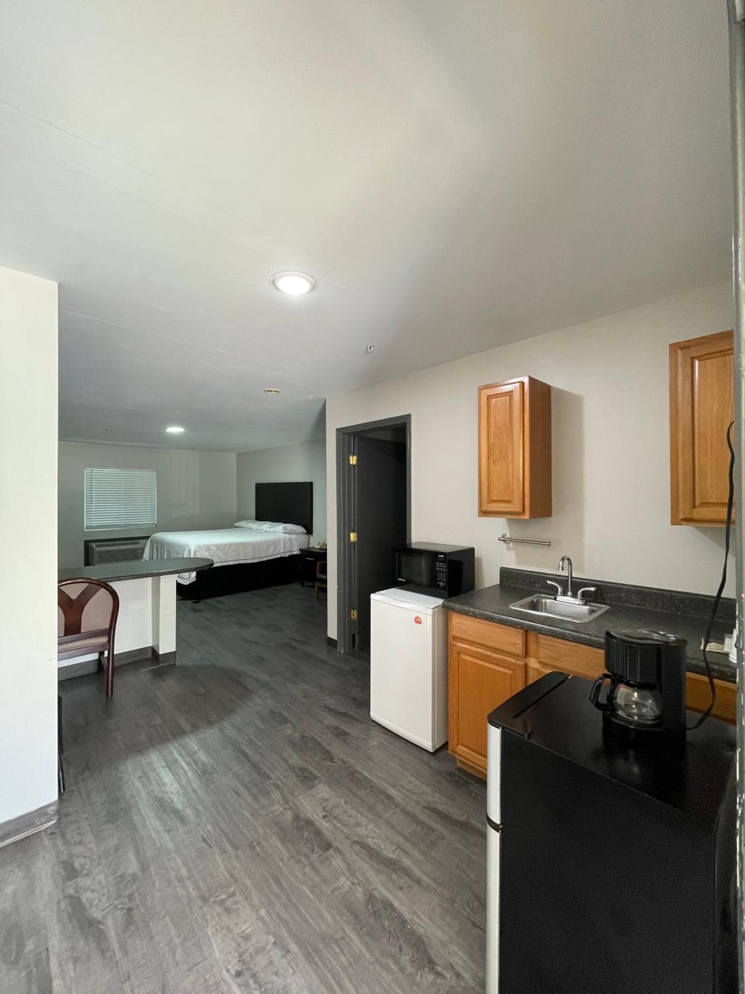 High Falls Inn & Suites Buitenkant foto