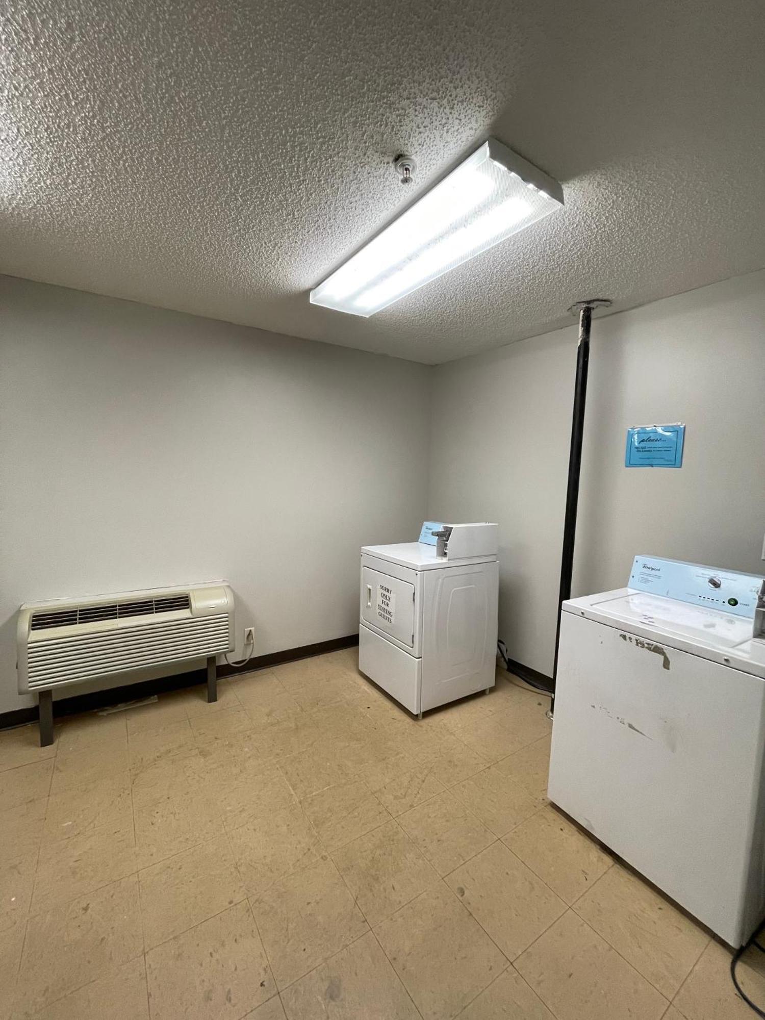 High Falls Inn & Suites Buitenkant foto