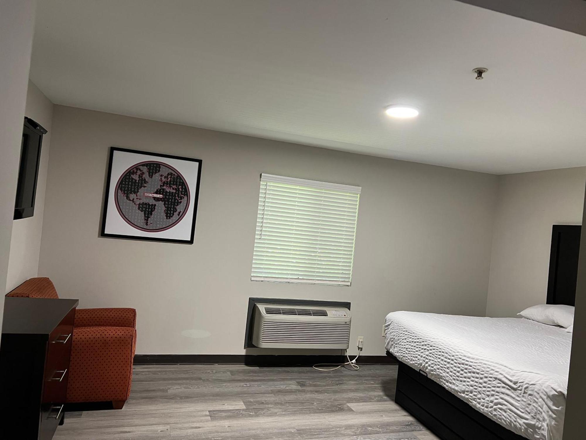 High Falls Inn & Suites Buitenkant foto