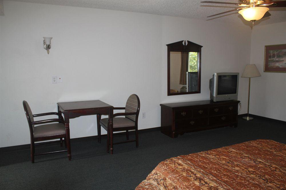 High Falls Inn & Suites Buitenkant foto