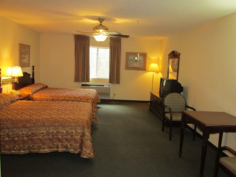High Falls Inn & Suites Buitenkant foto