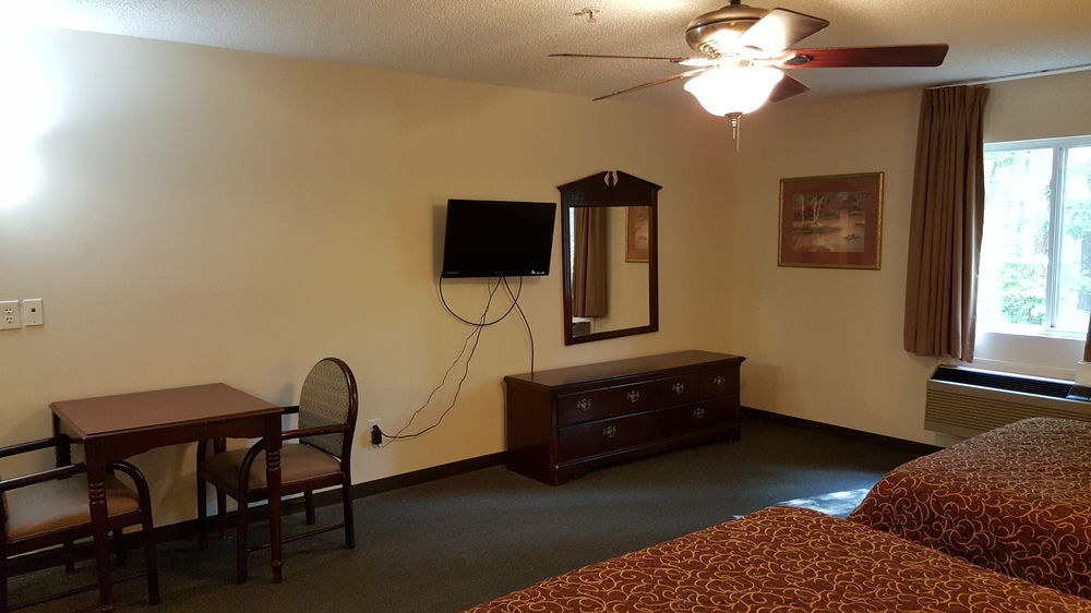 High Falls Inn & Suites Buitenkant foto
