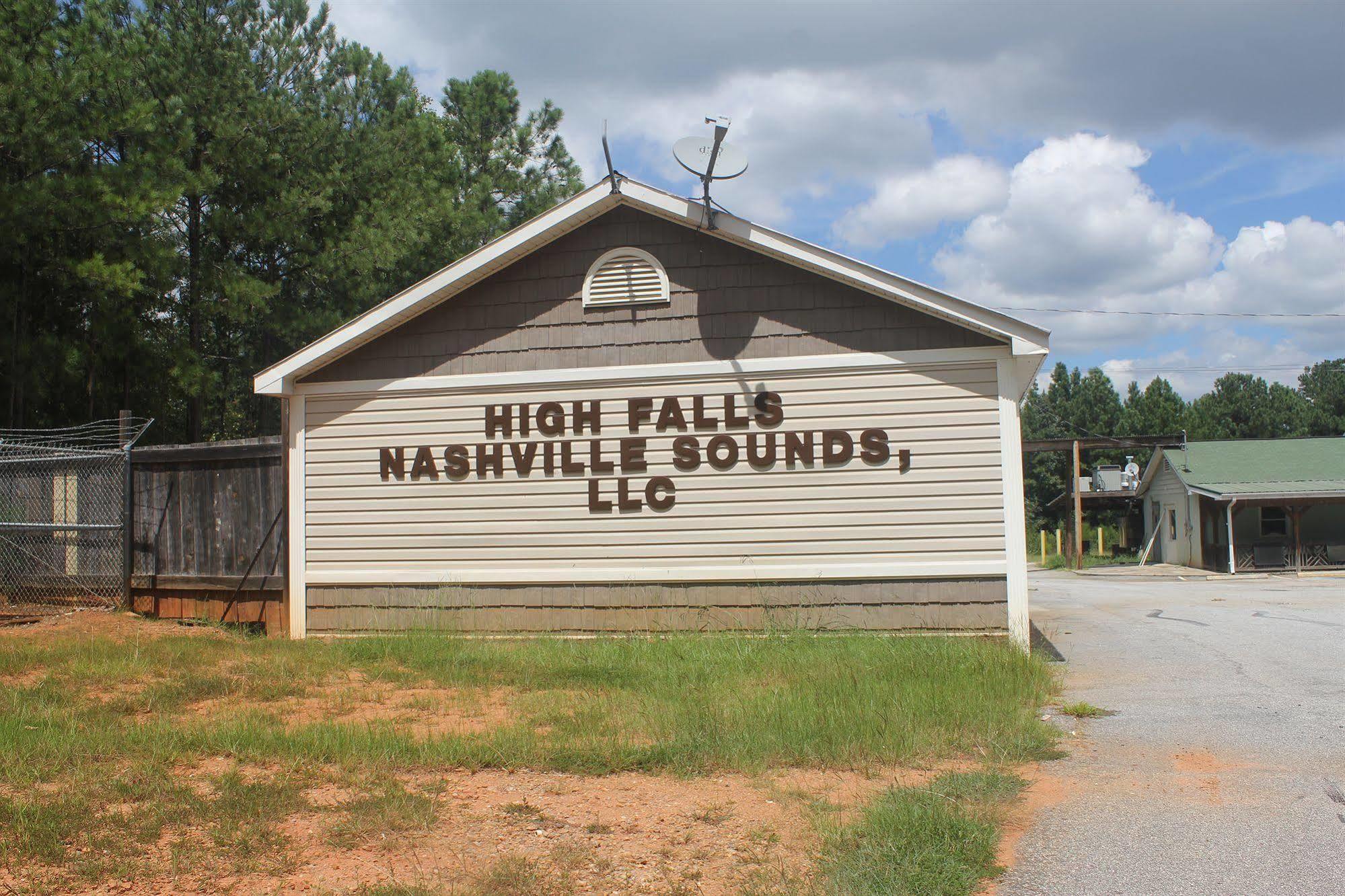 High Falls Inn & Suites Buitenkant foto
