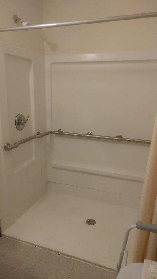 High Falls Inn & Suites Buitenkant foto